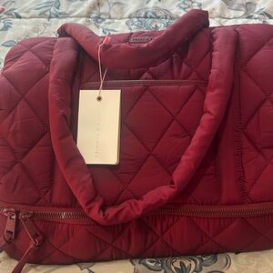 NWT Poppy and Peonies VOYAGER Quilted Tote
